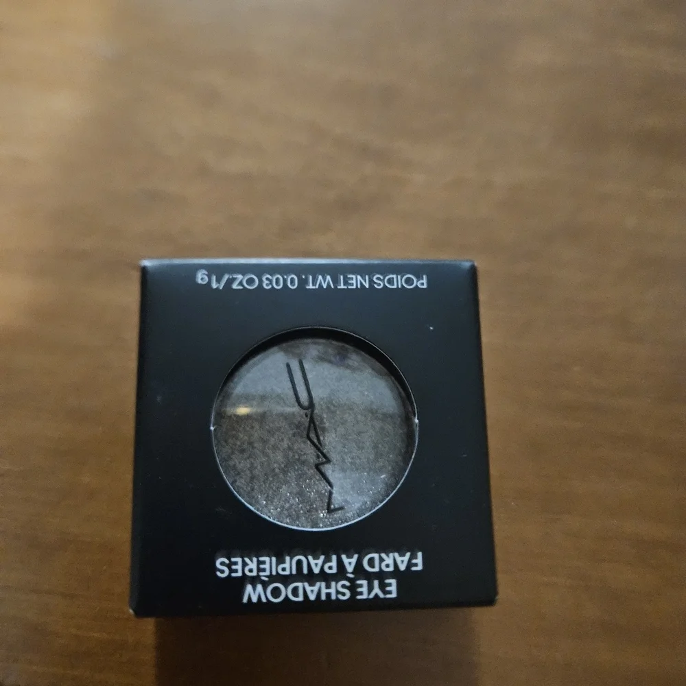 MAC Cosmetics Dazzleshadow In Color She Sparkles. NIB